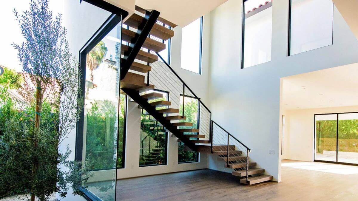 Floating Stair: The Perfect Addition to Your Home